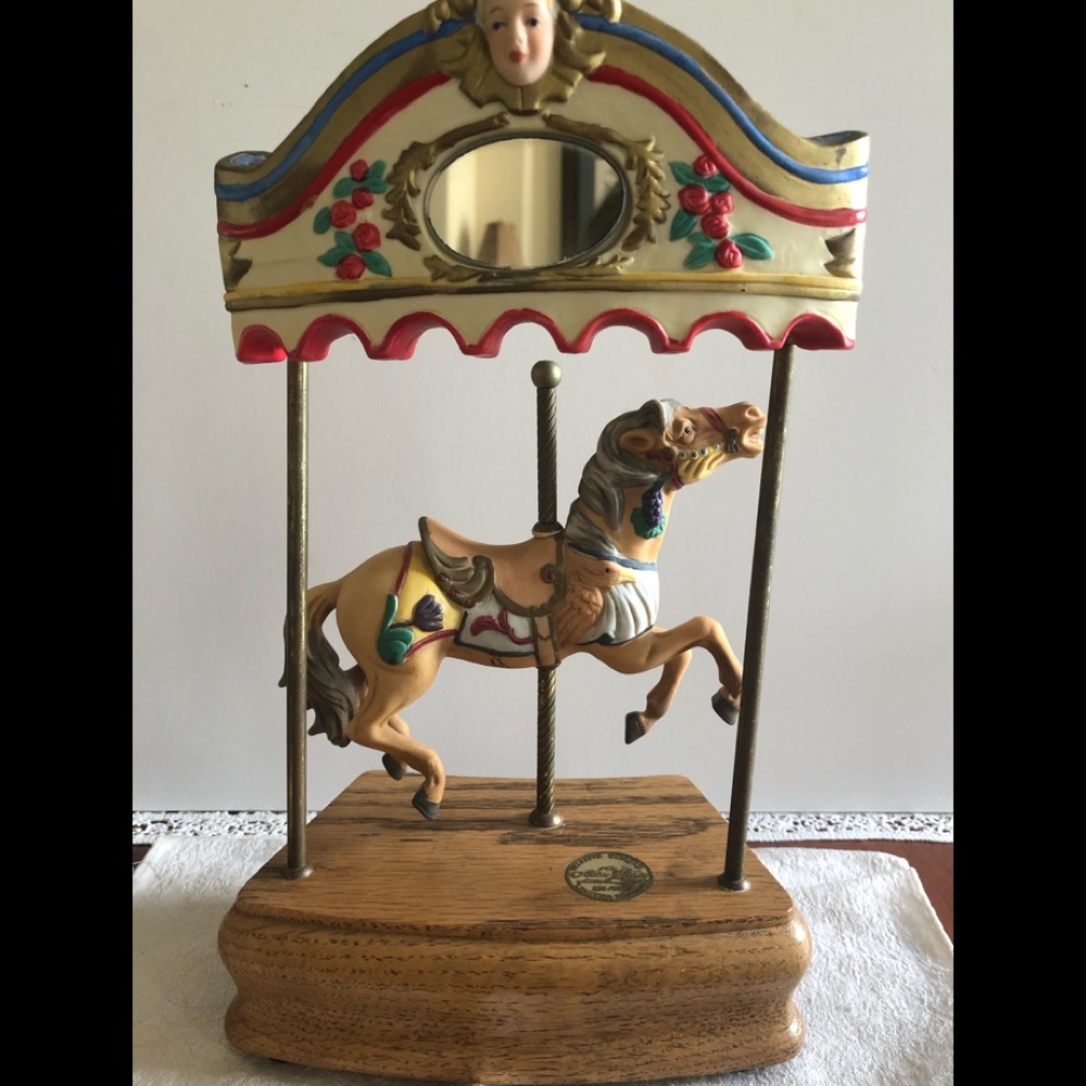 Tobin FRALEY Carousel horse music box